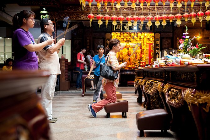 Private Keelung Cultural Walk: Markets, Streets & Local Life - What the guides add to the walk