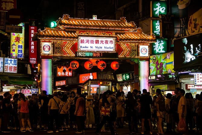 Private Keelung Food Tour with Local Markets & Tastings - Bakeries, local shops, and a sweet pause