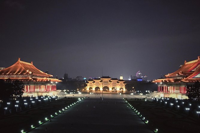 Private Night Tour of Taipei - Bao’an Temple: a quiet start among carved details