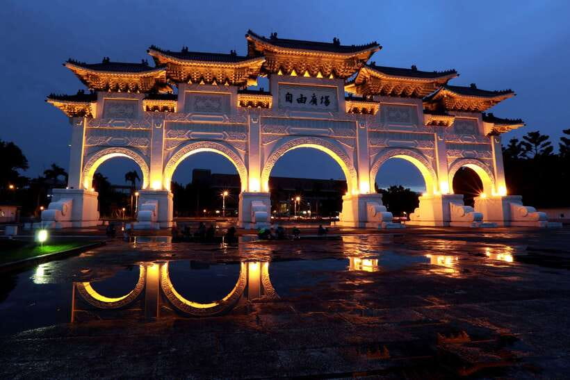 Private Night Tour: Taipei City Highlights - Baoan Temple, where the evening starts quietly