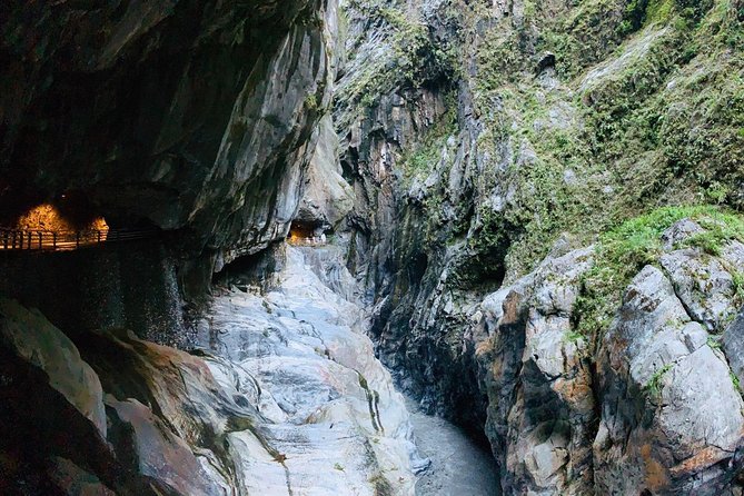 Private Taroko Gorge National Park Day Tour - Qixingtan Beach adds the Pacific coast