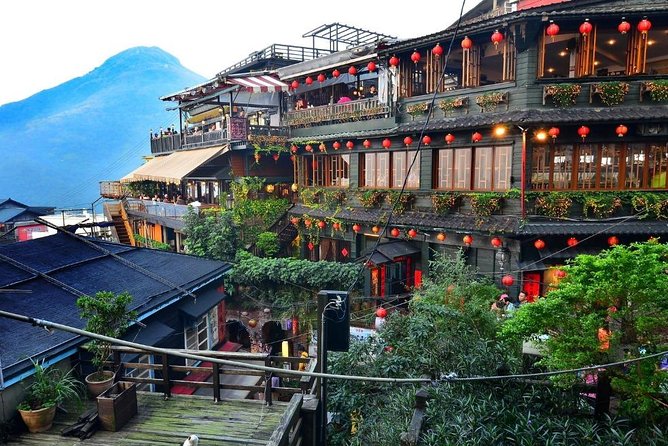 Private Tour to Jiufen, Yehliu Geopark, and Pingxi - Shifen Waterfall and the walk to the viewing platform