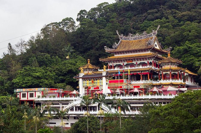 Sip & Savor: Maokong Tea & Shenkeng Stinky Tofu Private Day Tour - Visiting Zhinan Temple on the mountainside
