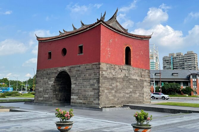 Small-Group: Classic Taipei Landmarks Day Tour - Longshan Temple: a short look at daily faith