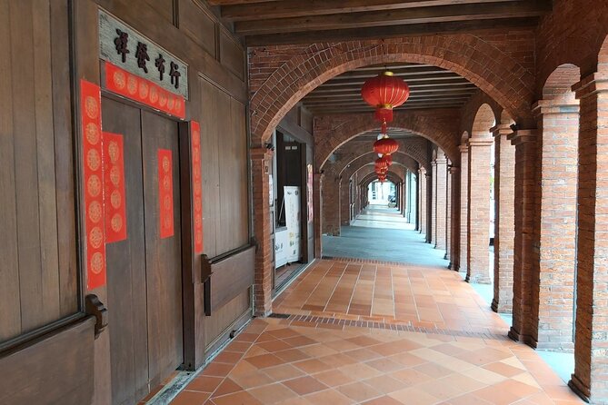 Small-Group: Classic Taipei Landmarks Day Tour - Ximending and North Gate: Taipei changes character