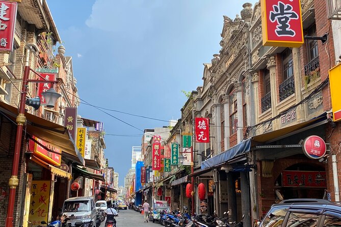 Small-Group: Classic Taipei Landmarks Day Tour - Chiang Kai-shek Memorial Hall and the hourly guard change