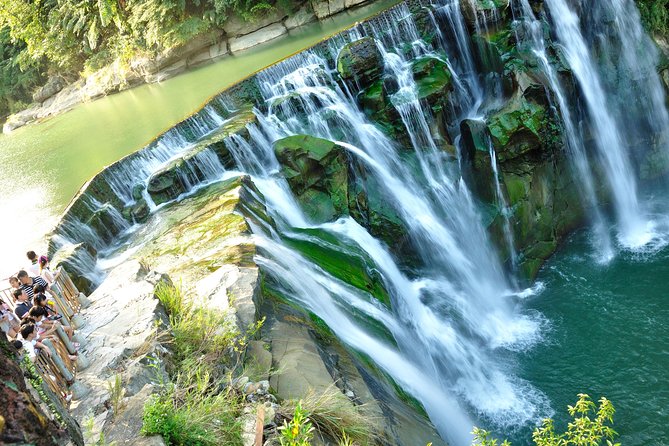 Small-Group Tour: Jiufen, Yehliu Geopark, and Shifen from Taipei - Who will get the most from this trip?