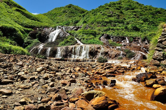 Small-Group Tour: Jiufen, Yehliu Geopark, and Shifen from Taipei - Yehliu Geopark and the Queen’s Head