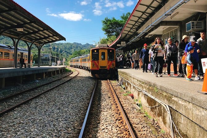 Small-Group: Yehliu, Jiufen & Pingxi Day Tour from Taipei - Key points at a glance