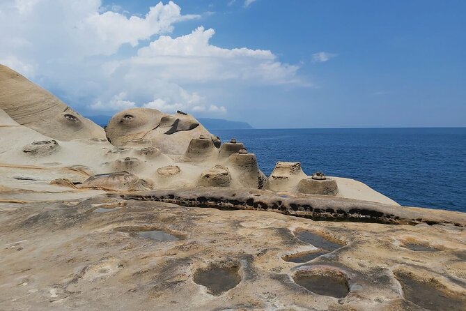 Small-Group: Yehliu, Jiufen & Pingxi Day Tour from Taipei - Guides can make or break the day