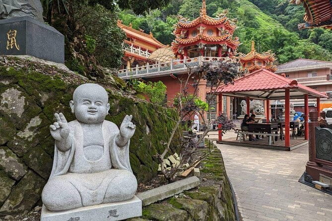 Sun Moon Lake & Qingjing Farm Day Guided Shared Tour | Taichung - Transport, group size, and the real pace