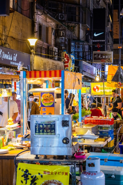 Taipei: 2-Hour Raohe Night Market Walking Tour - Two hours in a market that can feel much longer