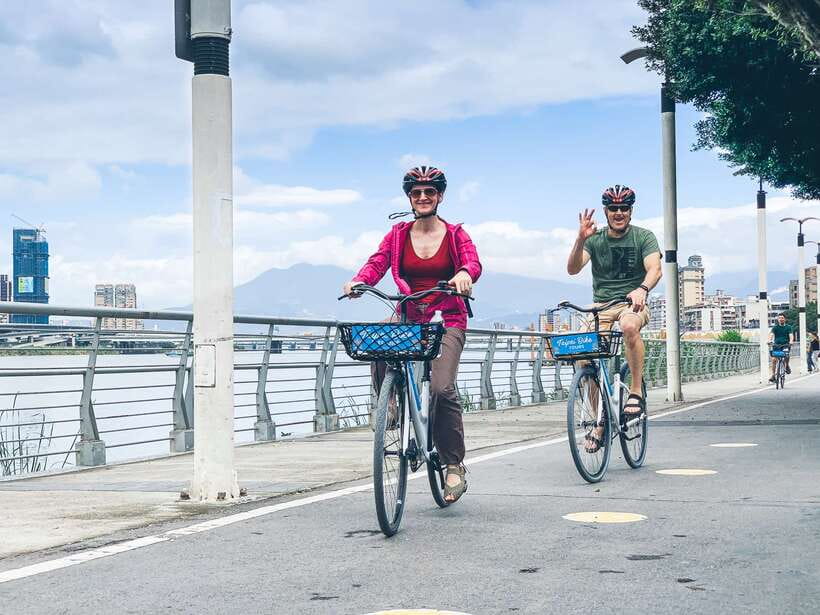 Taipei: 4-Hour Morning City Cycling Tour with Breakfast - A breakfast that gives the tour its local flavor