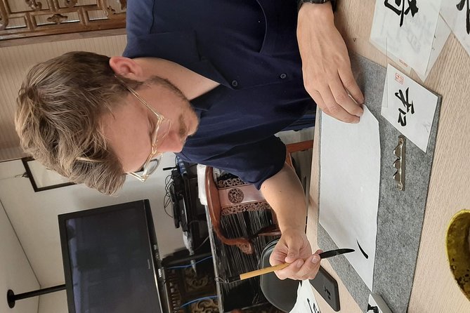 Taipei Calligraphy Workshop (DIY incl.) - Learning to hold and control the brush