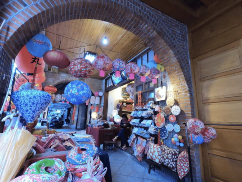 Taipei: City Highlights Private Sightseeing Tour with Guide - Martyrs’ Shrine and a formal tribute