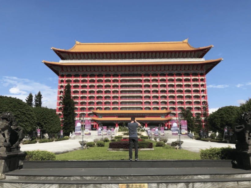 Taipei: City Highlights Private Sightseeing Tour with Guide - One hour at the National Palace Museum