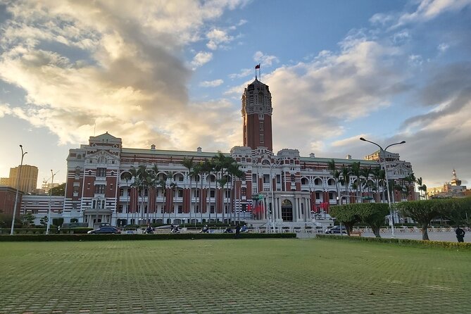 Taipei City Morning Tour with National Palace Museum entry - Martyrs’ Shrine and Ming Dynasty-style details