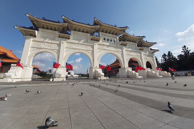 Taipei City Morning Tour with National Palace Museum entry - Longshan Temple and living religious practice