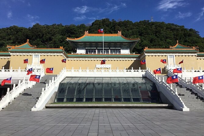 Taipei City Morning Tour with National Palace Museum entry - How much does the guide affect the day?