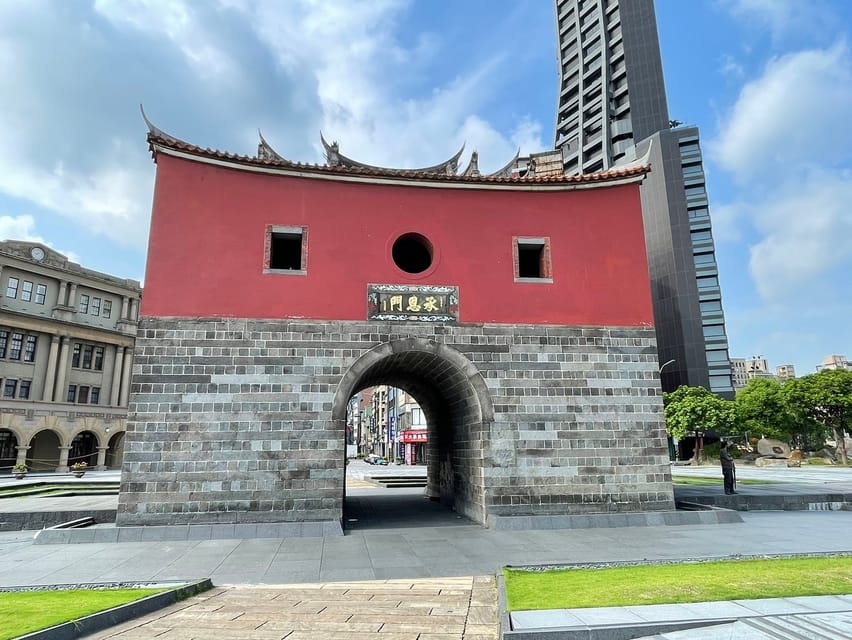 Taipei: Classic Landmarks Day Tour - Who should book this day tour?