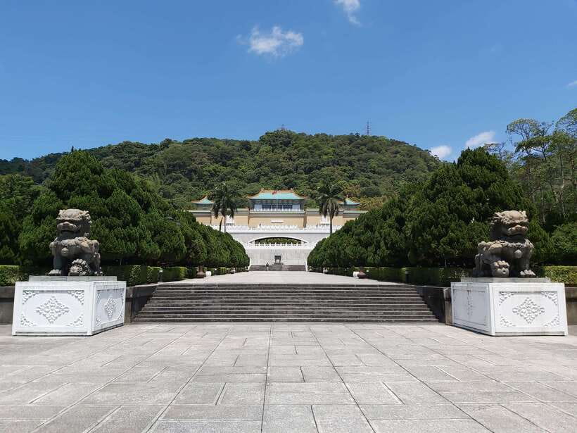 Taipei: Classic Landmarks Day Tour - A full day that puts Taipei in order