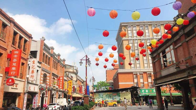 Taipei: Classic Landmarks Day Tour - Xinyi District and Taipei 101: finish with the city at your feet