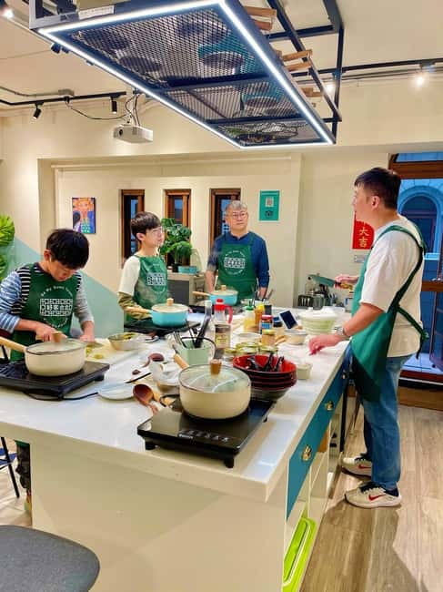Taipei: Cooking Class & Market Adventure Historic Dadaocheng - The market walk: taste before you cook