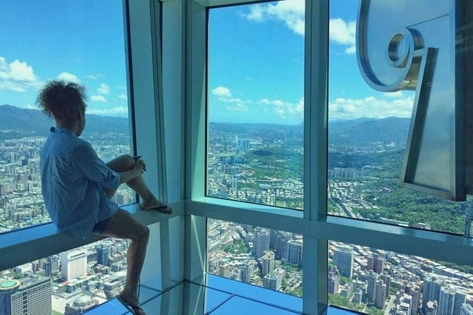Taipei Day Tour including Taipei 101, Din Tai Fung and Hot Spring Experience - Din Tai Fung and the art of xiao long bao
