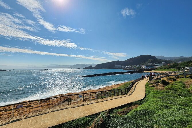 Taipei day tour(northeast coast tour or city tour) MERCEDES VAN - What kind of guide will you get?