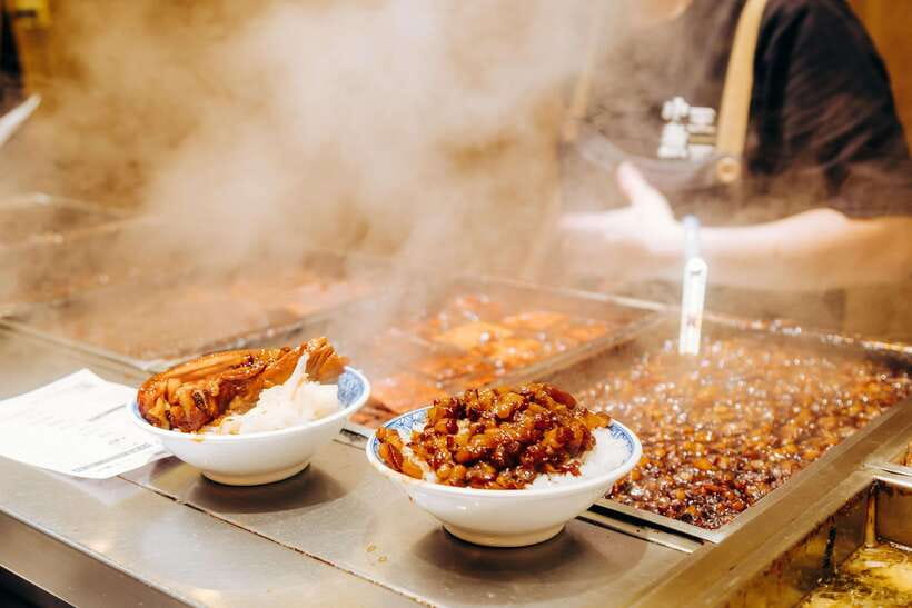 Taipei: Food Tours w/ Top 10 Taiwan Food (Breakfast/Dinner) - Two routes, two different views of Taipei food