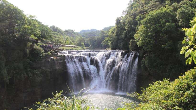 Taipei: Jiufen and Shihfen Half Day Tour - Meeting in Taipei and Reaching Pingxi