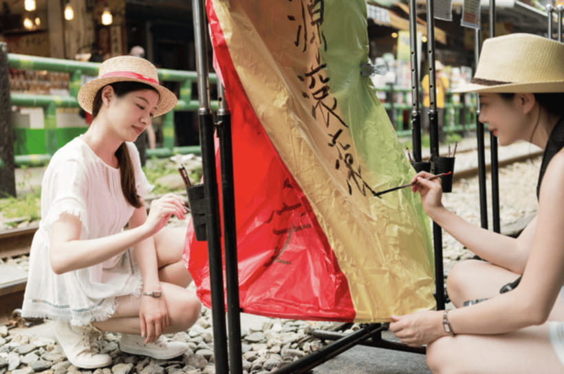 Taipei: Jiufen, Shifen Waterfall and Pingxi Sky Lantern Tour - Why a private Northern Taiwan tour makes sense