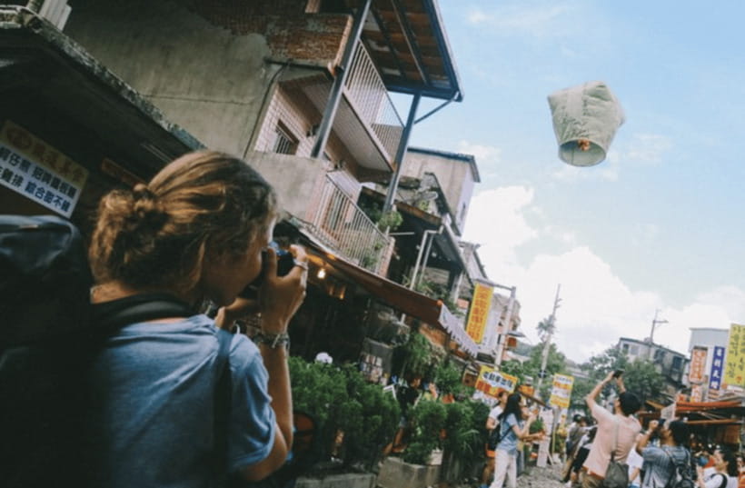 Taipei: Jiufen, Shifen Waterfall and Pingxi Sky Lantern Tour - Yin Yang Sea and the old mining coast