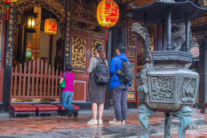 Taipei: Layover Experience With A Local Host - Taipei’s old lanes, apothecaries, and tea houses