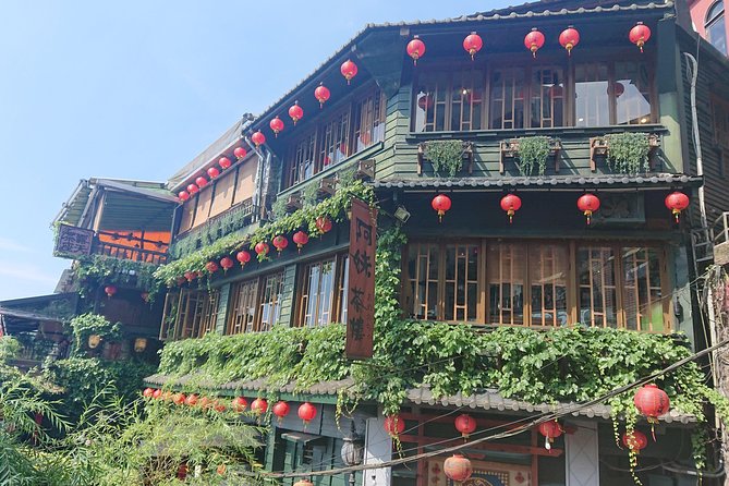 Taipei Memory - 2 Days Tour - Day one: temples, political memory, and Taipei’s modern skyline