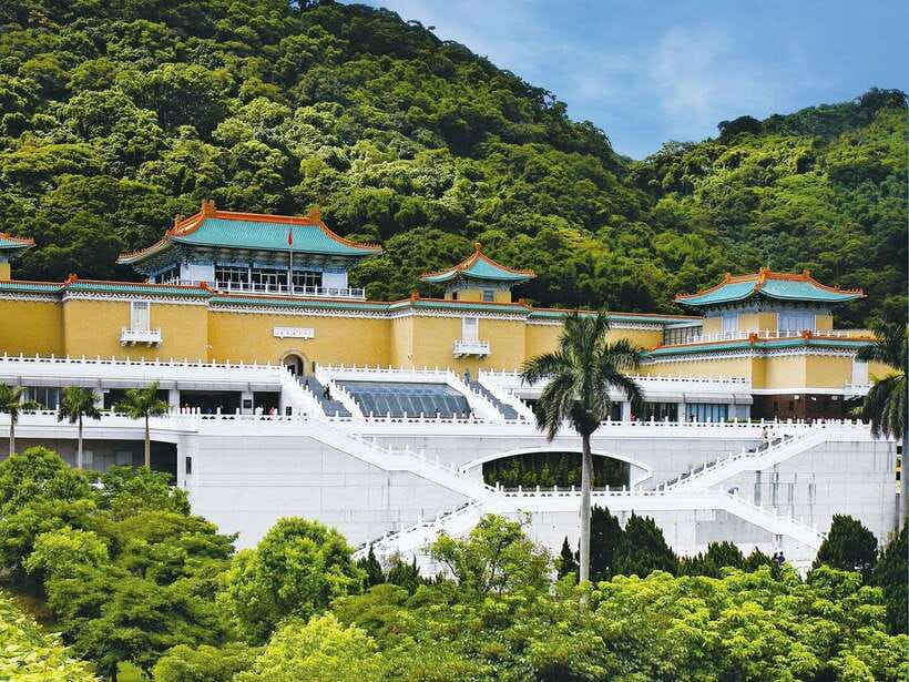 Taipei: Morning City Tour with National Palace Museum Entry - What this four-hour Taipei tour is really good at