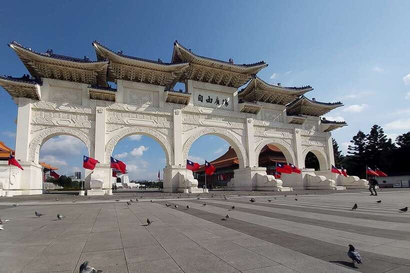 Taipei: Morning City Tour with National Palace Museum Entry - Chiang Kai-shek Memorial Hall and the changing guard
