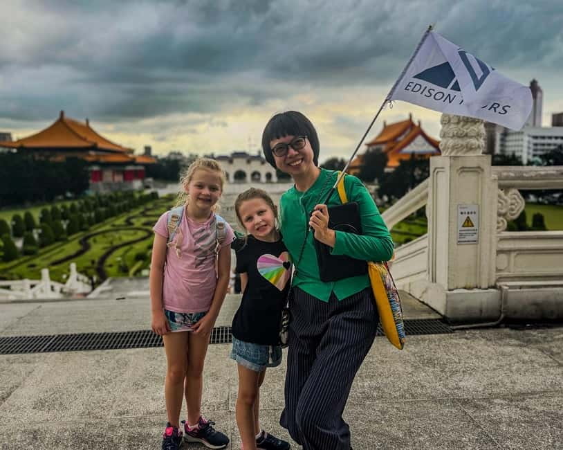 Taipei: Morning City Tour with National Palace Museum Entry - Group tour or private option?