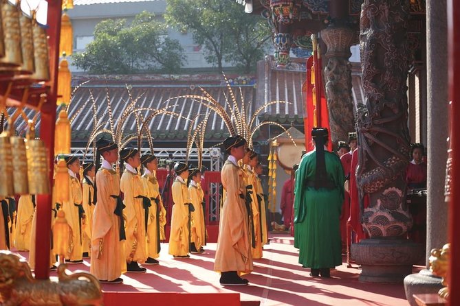 Taipei Private Car Charter Tour - Temples, memorial halls, and city landmarks