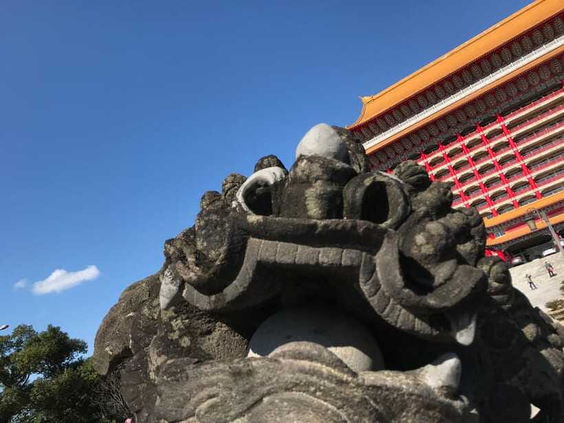 Taipei: Private Car Charter Tour - How to add Jiufen or Pingxi without rushing