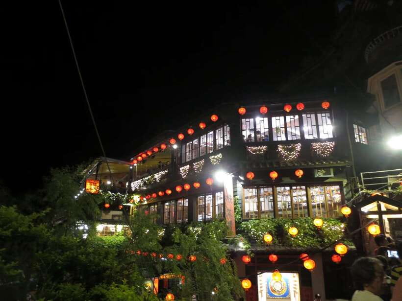 Taipei: Private City Sightseeing Tour with Driver - A private Taipei day instead of a fixed bus route