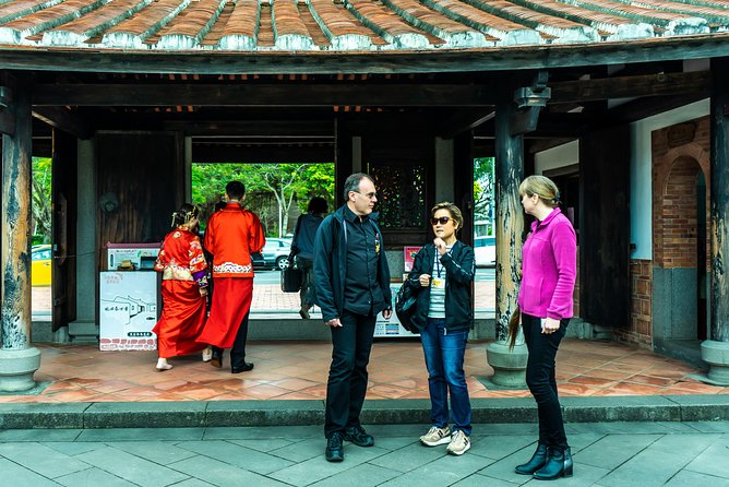 Taipei Private Custom Tour with a Local: Highlights & Hidden Gems - Using Taipei’s MRT with a local