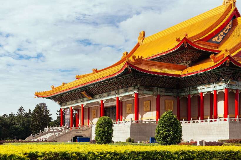 Taipei: Private Tour with Locals – Highlights & Hidden Gems - Dalongdong Baoan Temple and Taipei’s religious life