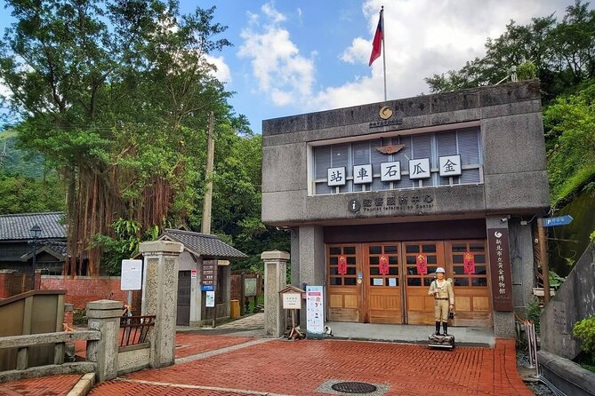 Taipei's Old Gold Rush Town: Jiufen Guided Night Tour - Why the evening route works so well