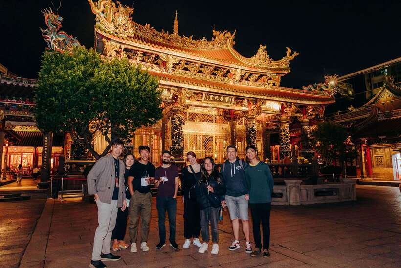 Taipei's Origin & Longshan Temple - Taiwan Cultural Tour - Moonstones, questions, and messages from the heavens