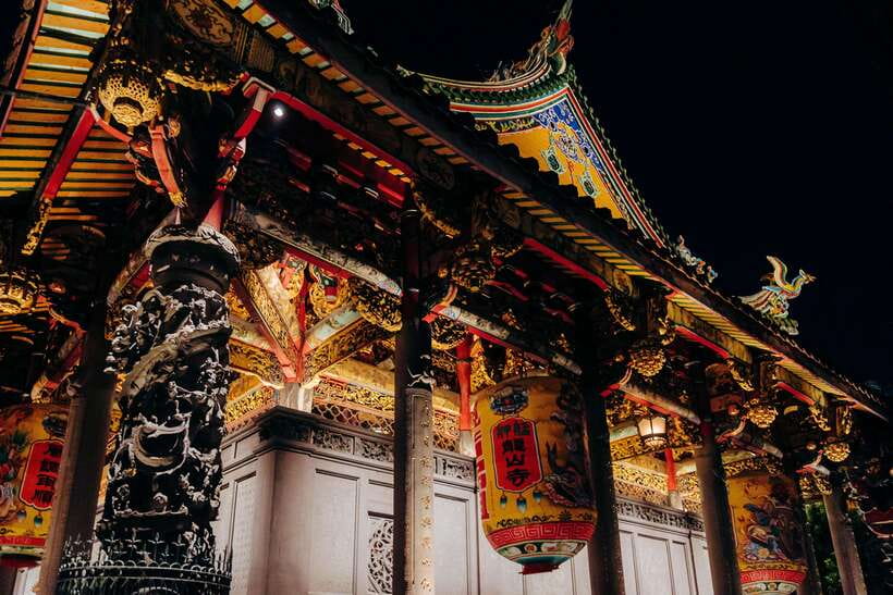 Taipei's Origin & Longshan Temple - Taiwan Cultural Tour - Traditional healing before doctors were available