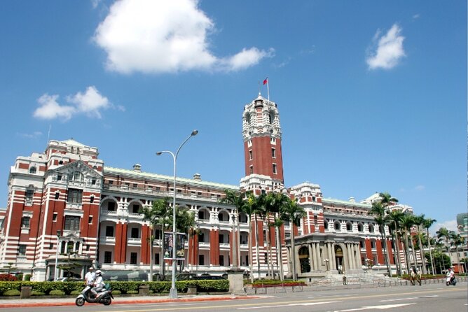 Taipei Scavenger Hunt and Sights Self-Guided Tour - Finding sights with clues instead of directions alone