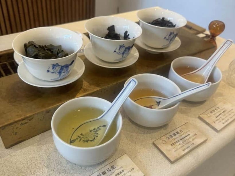 Taipei: Taiwan Traditional Breakfast & Market & Tea Tasting - The guide makes the difference