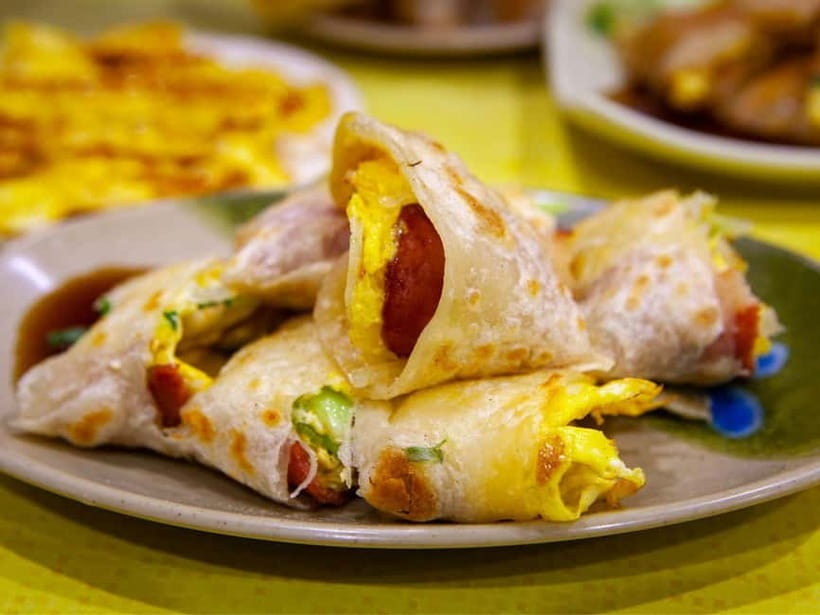 Taipei: Taiwan Traditional Breakfast & Market & Tea Tasting - Starting at Lanzhou Market
