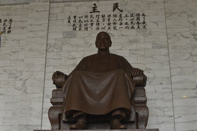 Taipei Taster: Layover Escapes in 4-Hour Private Tour - Longshan Temple: Taipei’s most meaningful stop